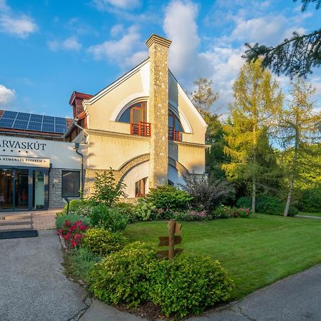 Szarvaskut Hotel Zirc Dış mekan fotoğraf