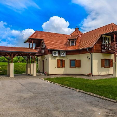 Szarvaskut Hotel Zirc Dış mekan fotoğraf