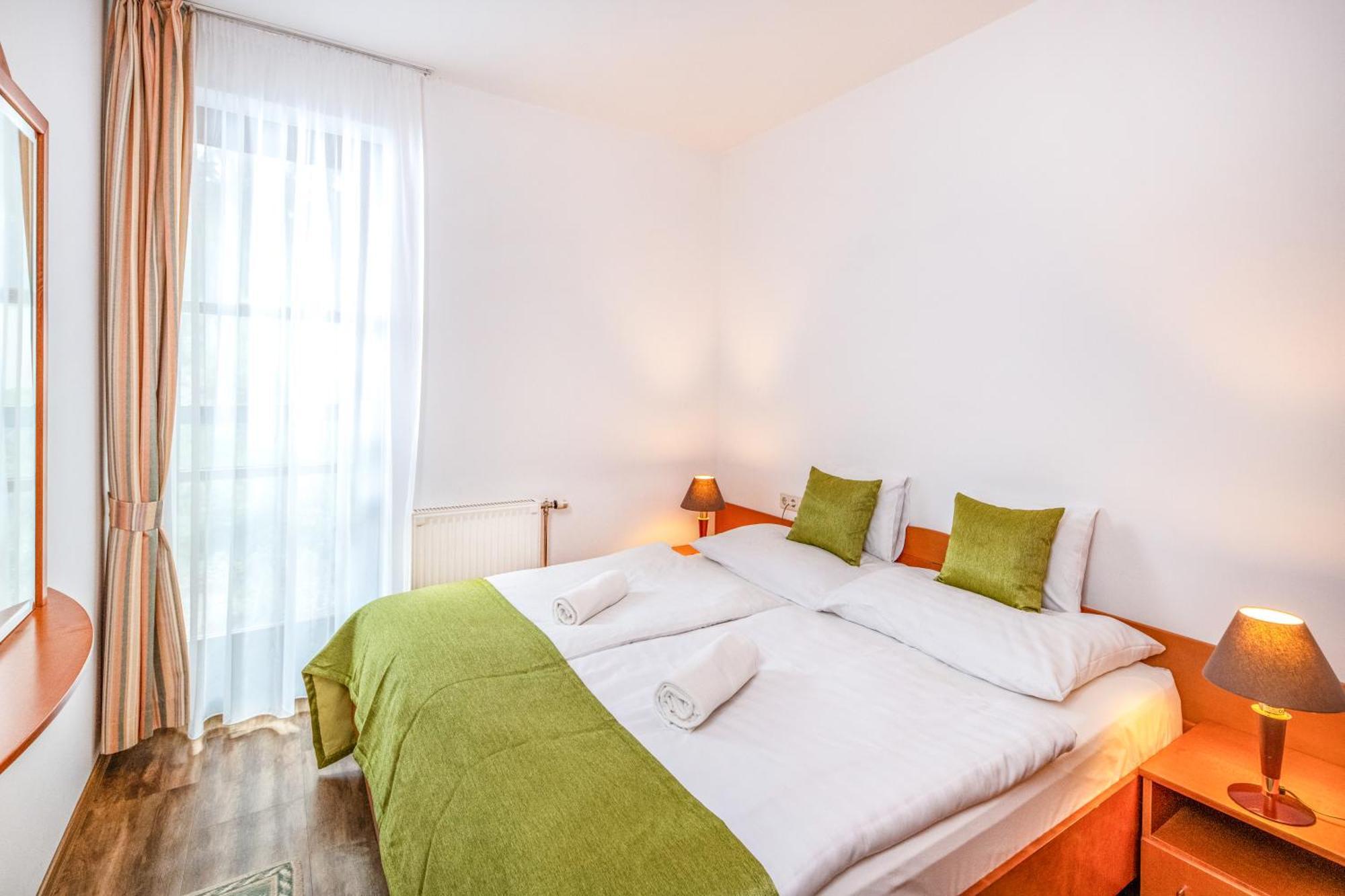 Szarvaskut Hotel Zirc Dış mekan fotoğraf