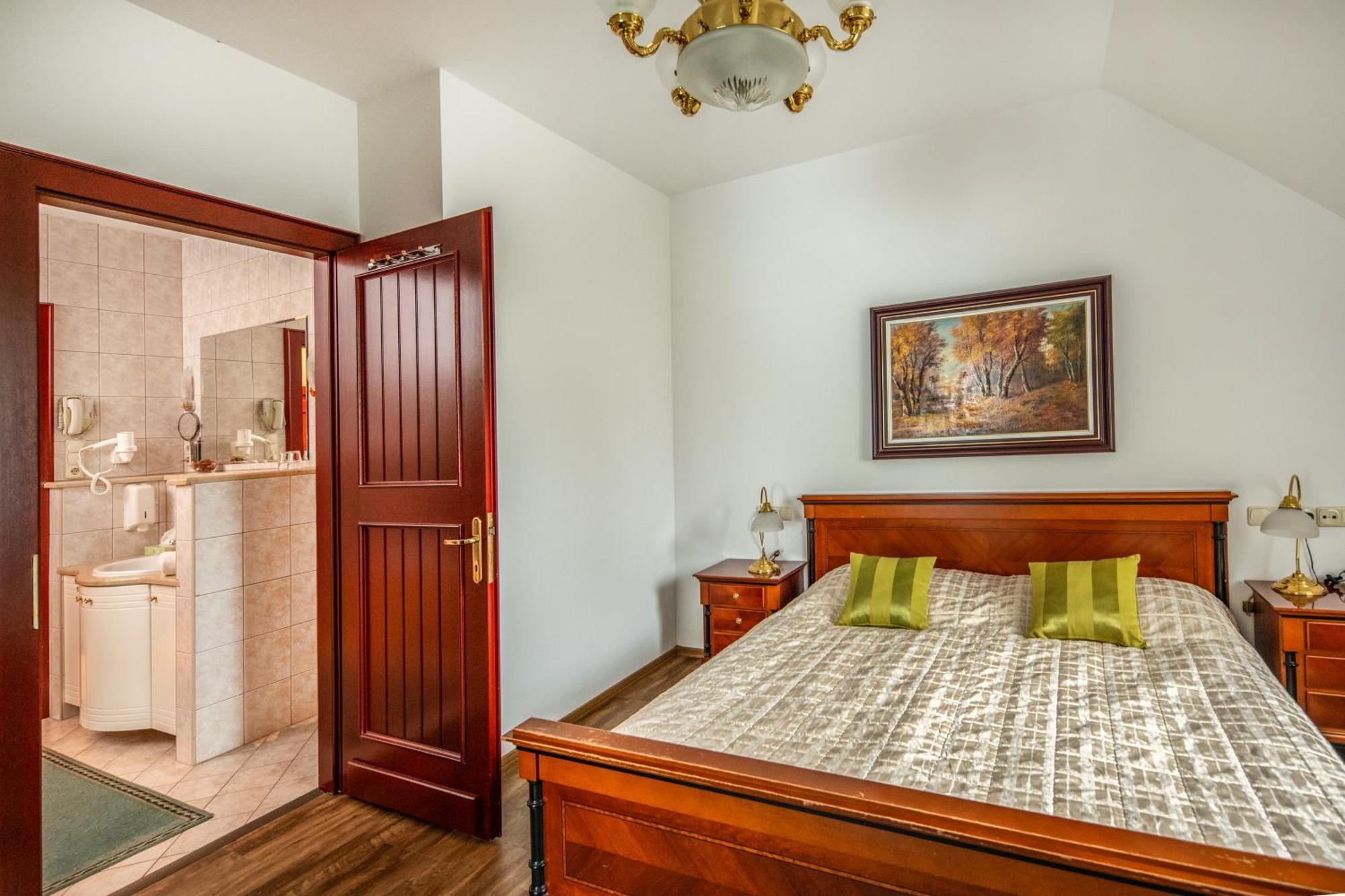 Szarvaskut Hotel Zirc Dış mekan fotoğraf