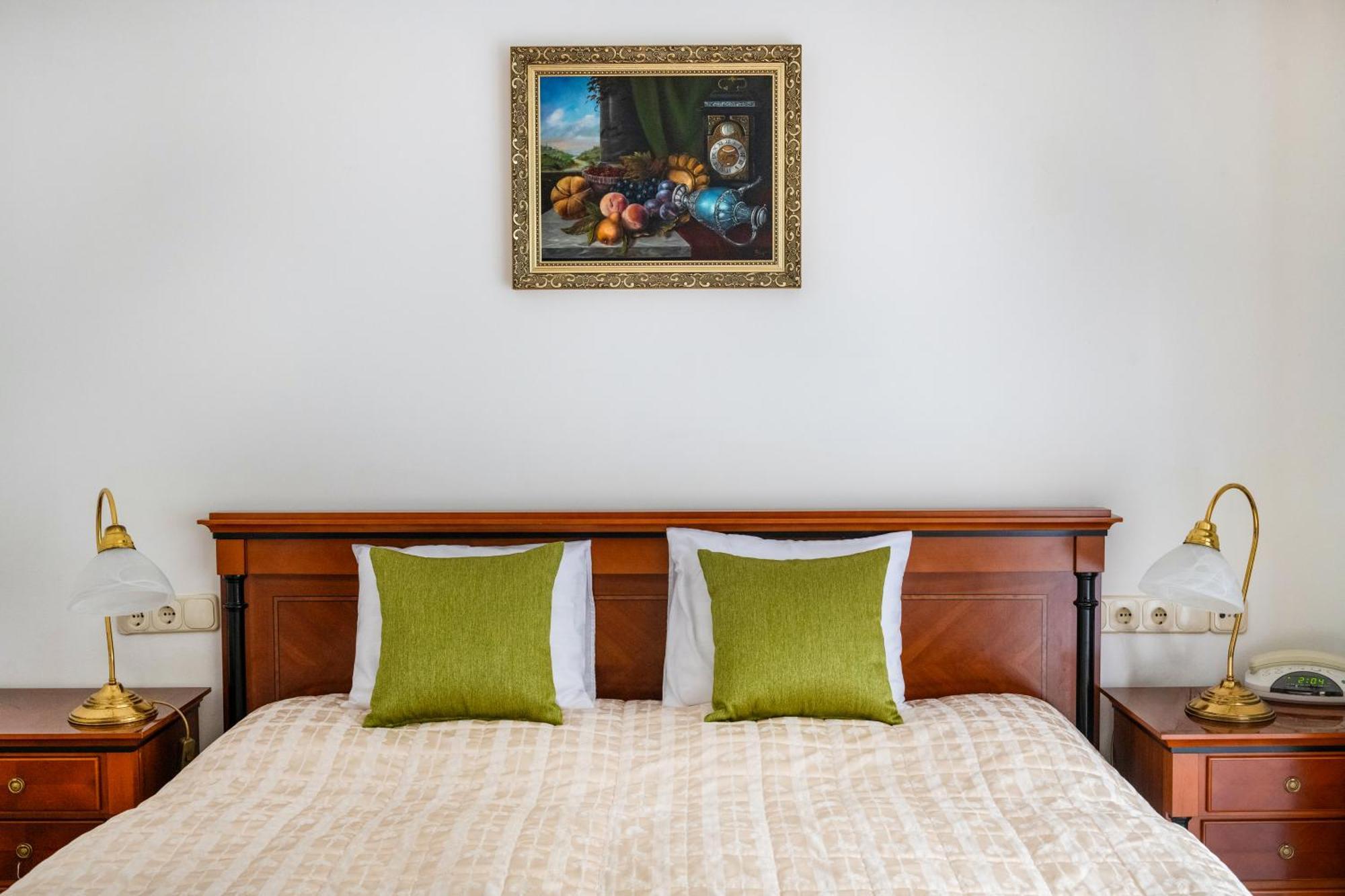 Szarvaskut Hotel Zirc Dış mekan fotoğraf