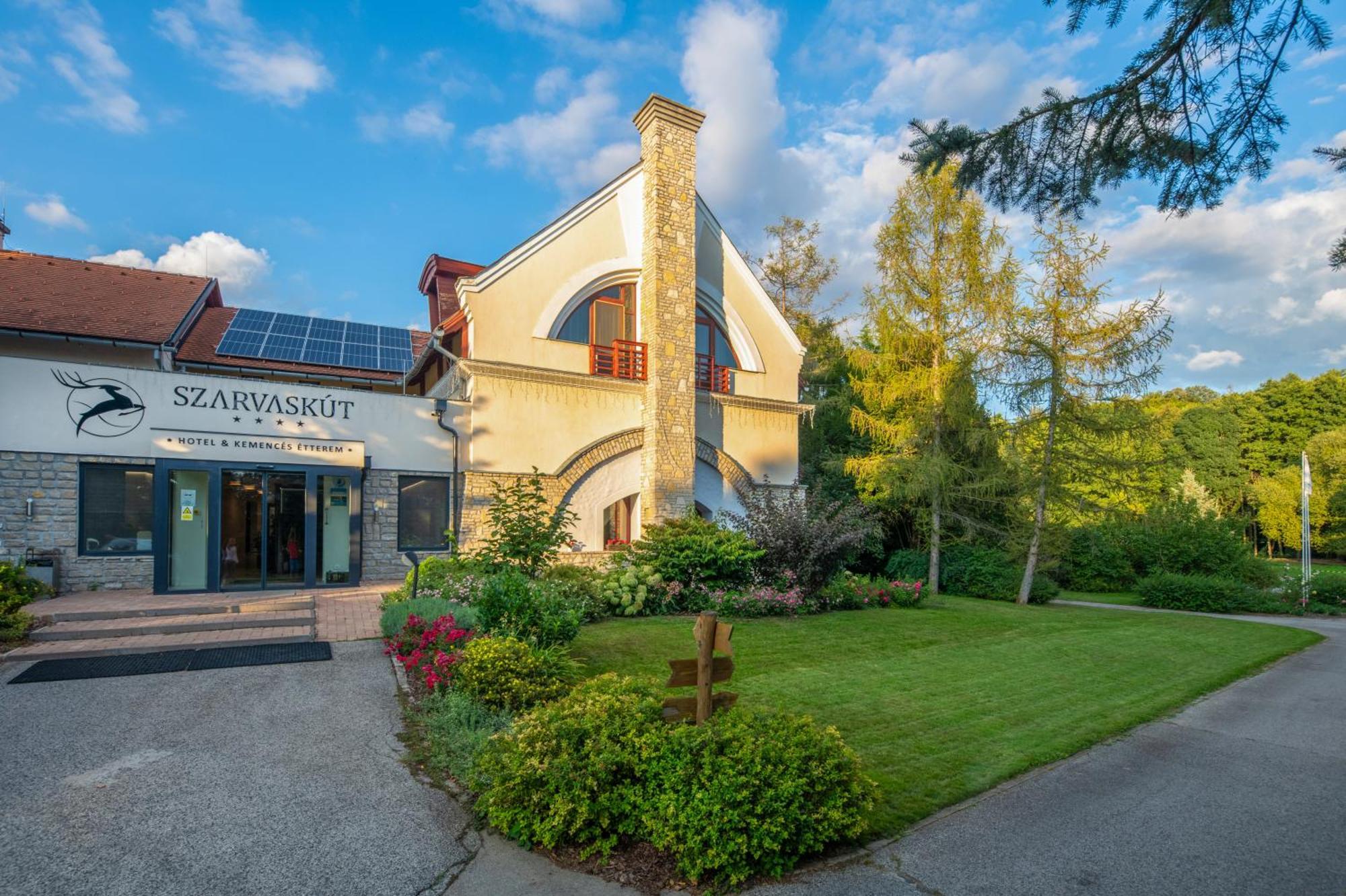 Szarvaskut Hotel Zirc Dış mekan fotoğraf