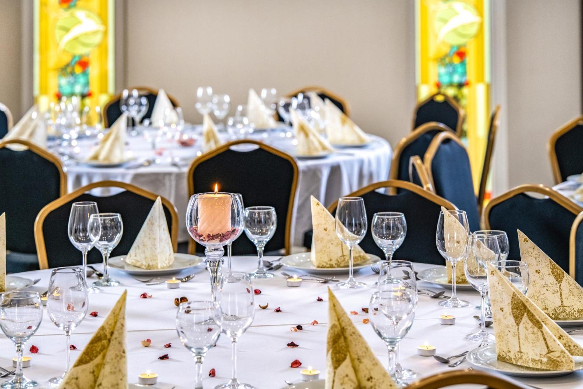 Szarvaskut Hotel Zirc Dış mekan fotoğraf
