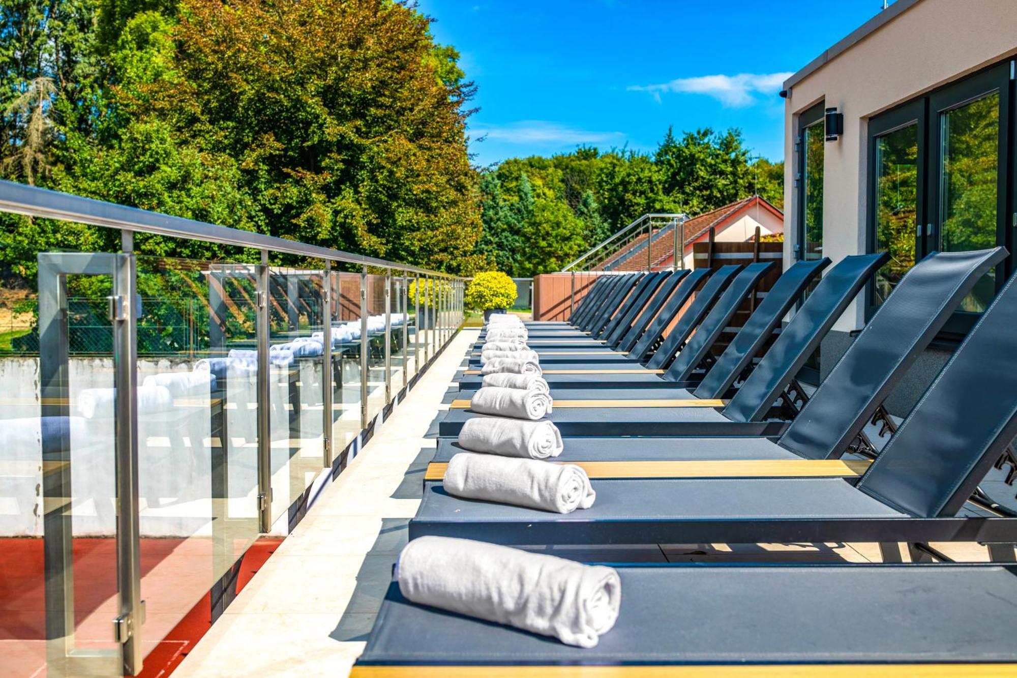 Szarvaskut Hotel Zirc Dış mekan fotoğraf