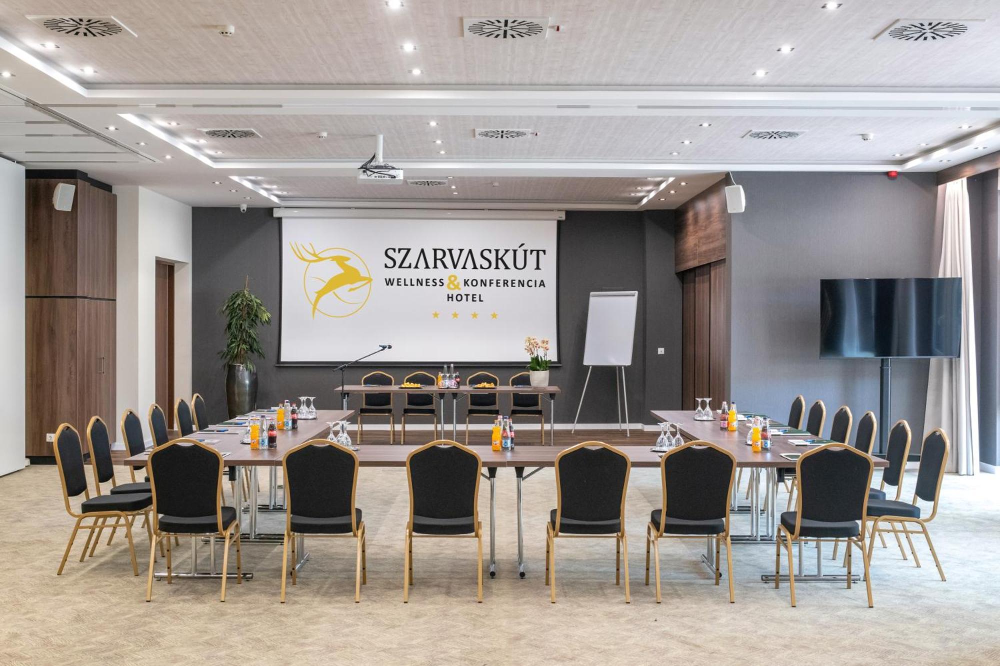 Szarvaskut Hotel Zirc Dış mekan fotoğraf