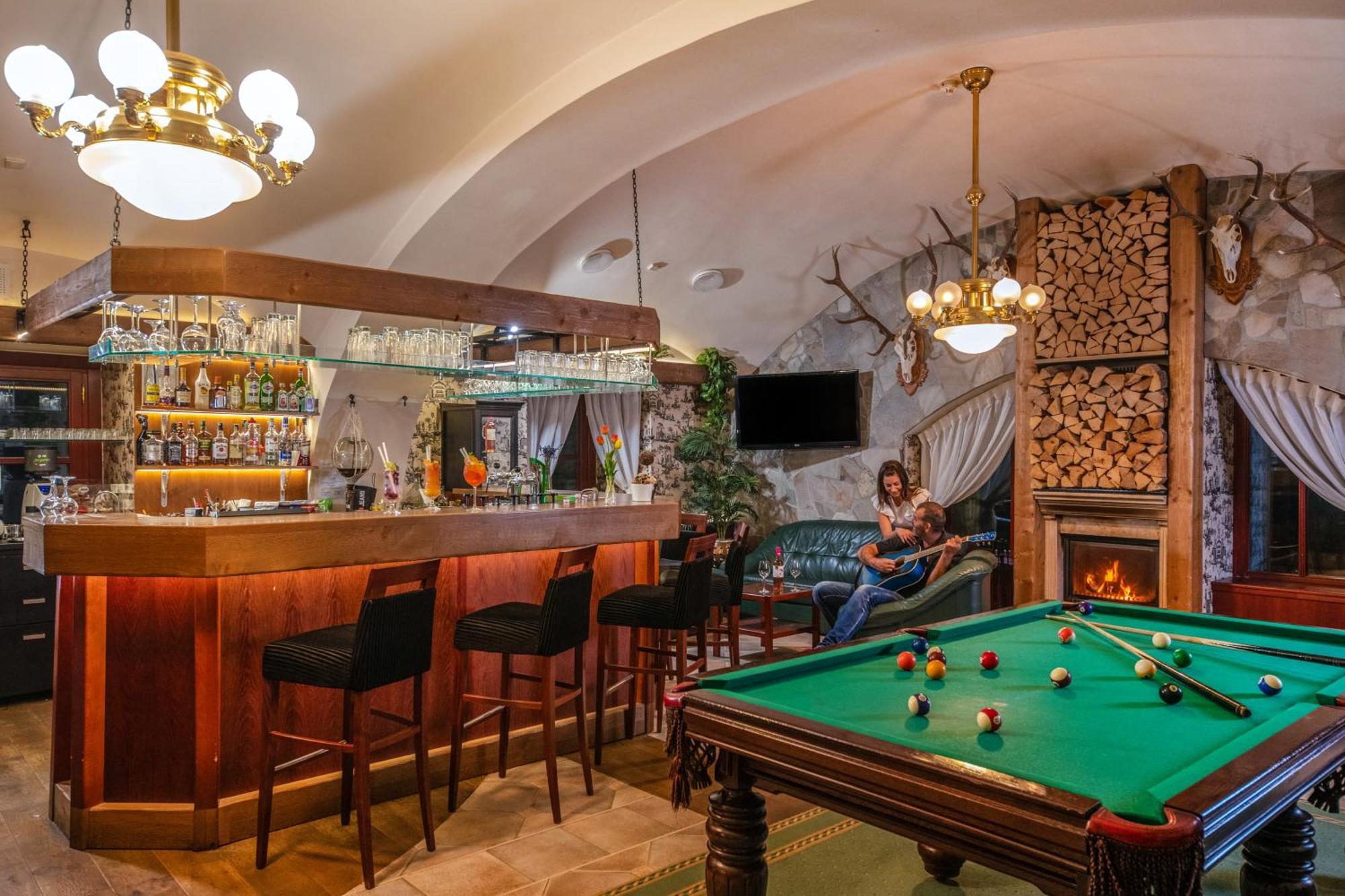Szarvaskut Hotel Zirc Dış mekan fotoğraf