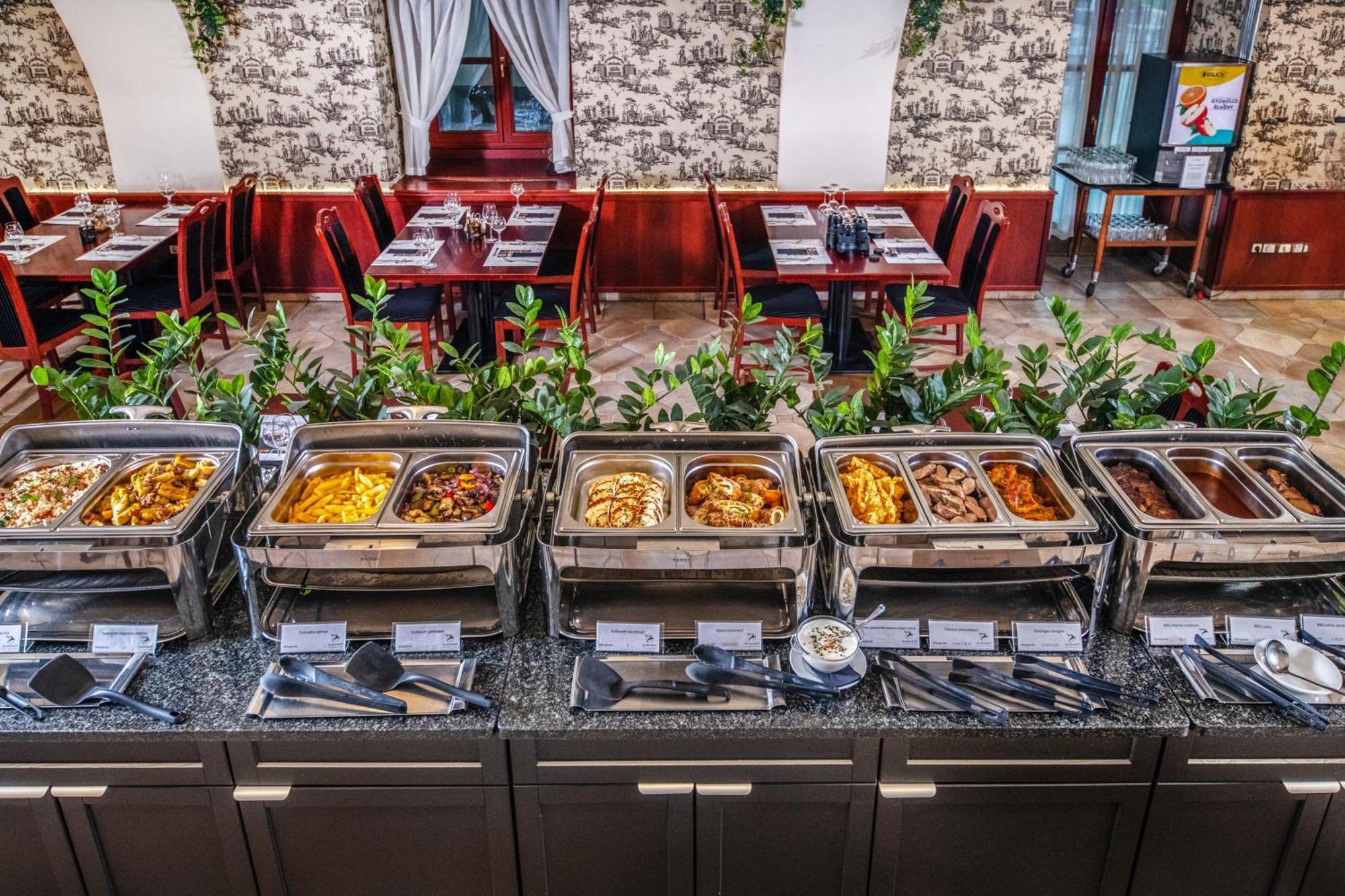 Szarvaskut Hotel Zirc Dış mekan fotoğraf