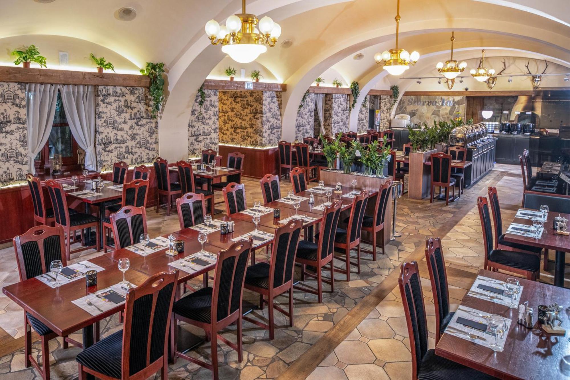 Szarvaskut Hotel Zirc Dış mekan fotoğraf