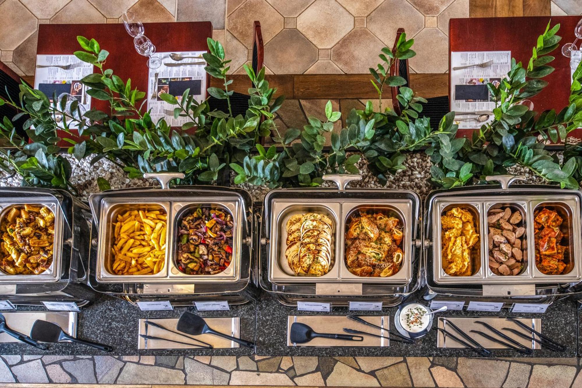 Szarvaskut Hotel Zirc Dış mekan fotoğraf