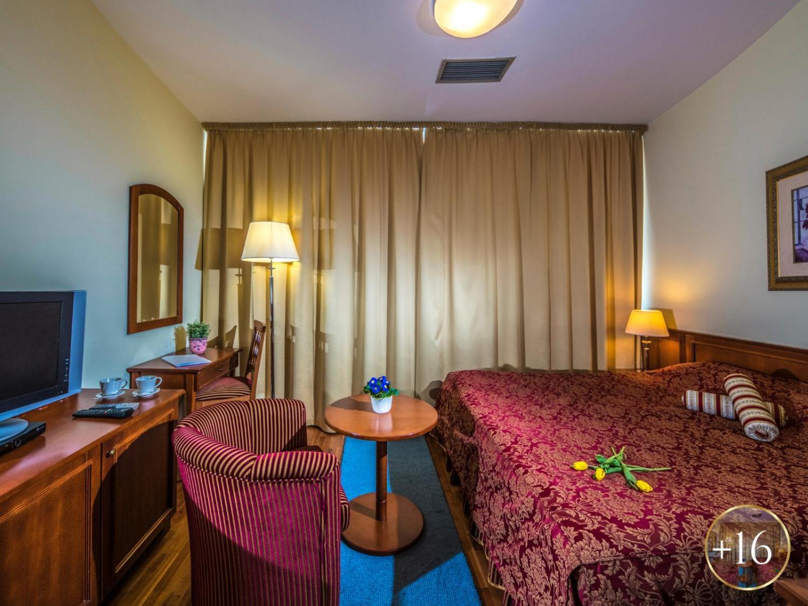Szarvaskut Hotel Zirc Dış mekan fotoğraf