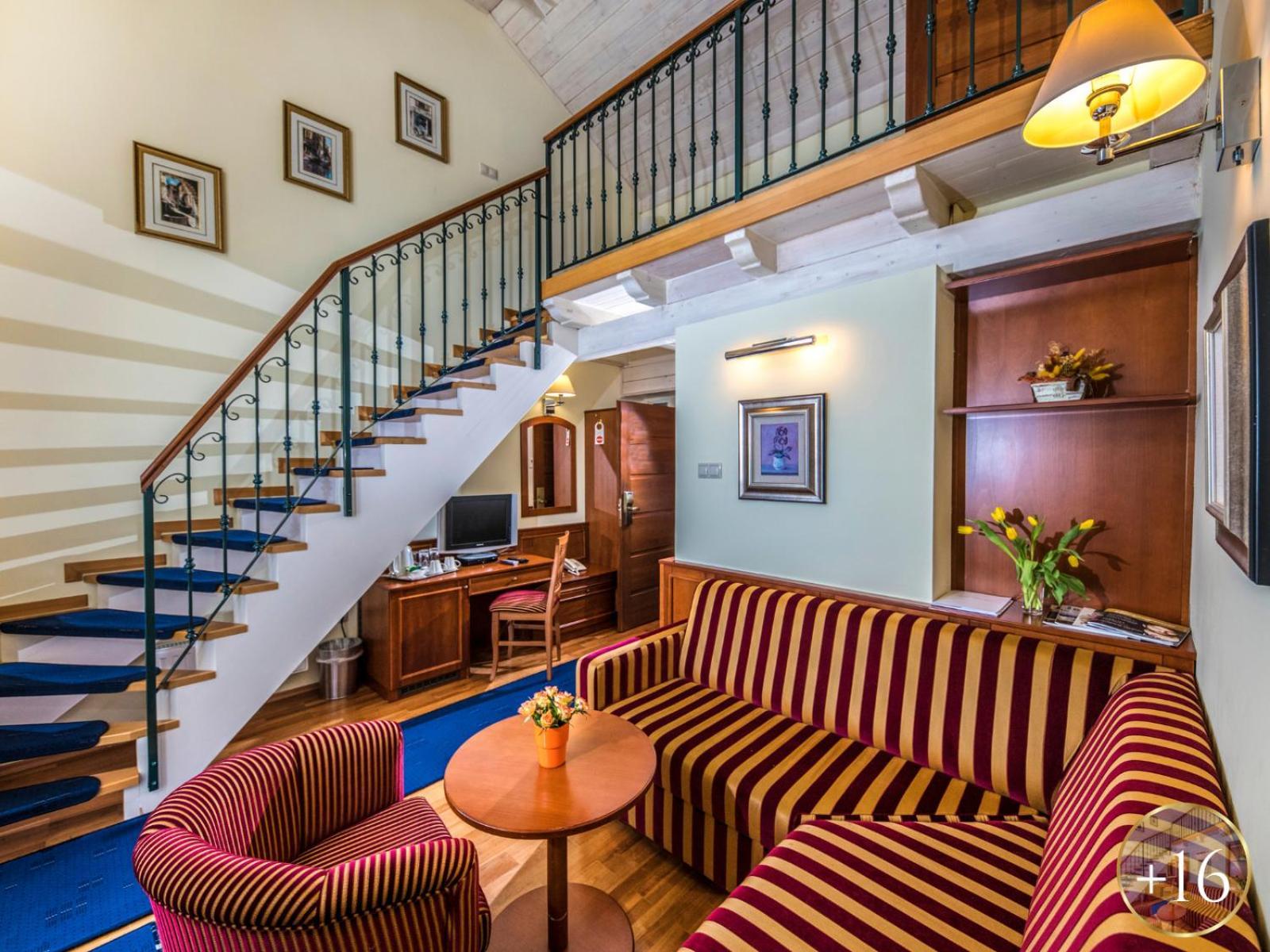 Szarvaskut Hotel Zirc Dış mekan fotoğraf