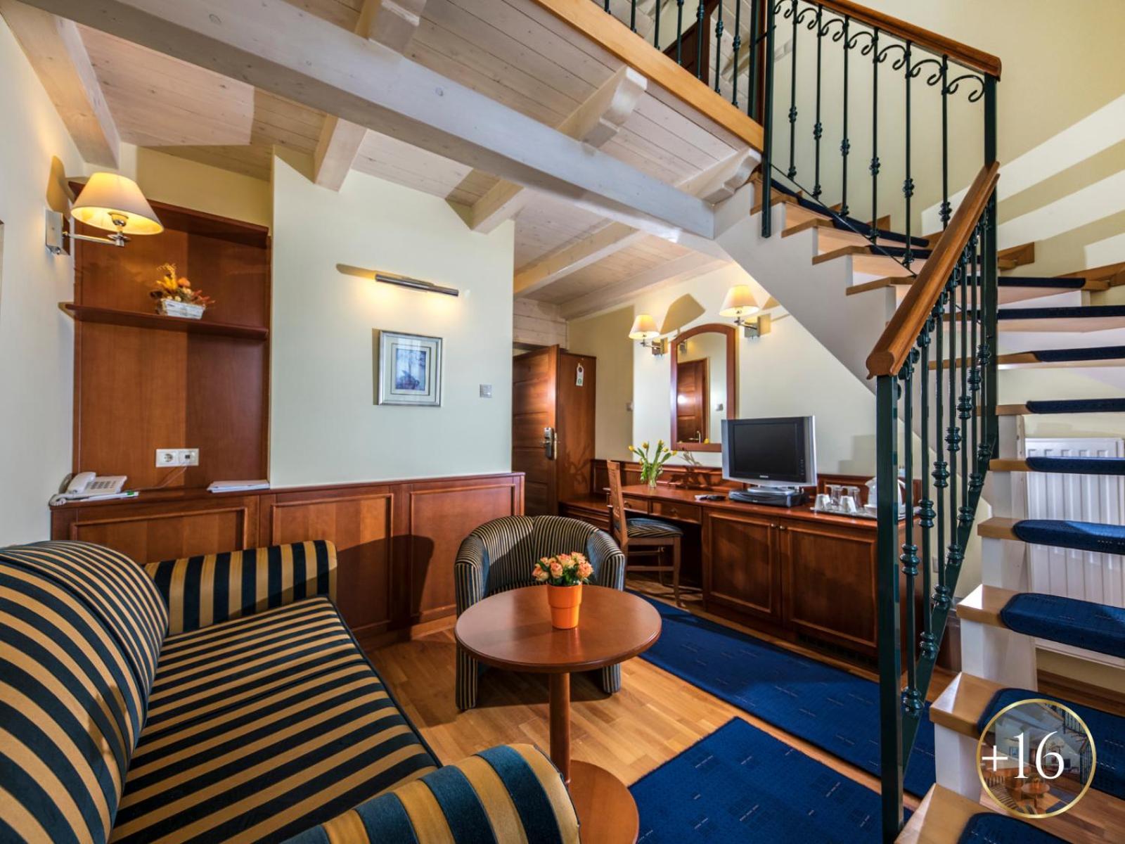 Szarvaskut Hotel Zirc Dış mekan fotoğraf